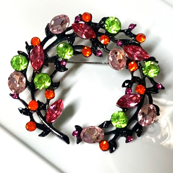 Rhinestone Floral Wreath Brooch Pin - Picture 1 of 6